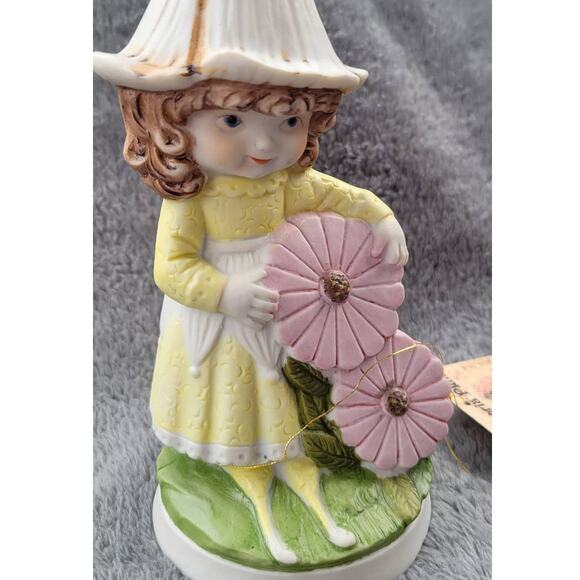 Victoria Plum Fairy Ceramic Figurine Floral Vintage 1982 - Picture 2 of 3